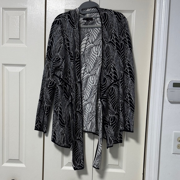 Dana Buchman Sweaters - Dana Buchman Black & White Leaf-Pattern Open Cardigan